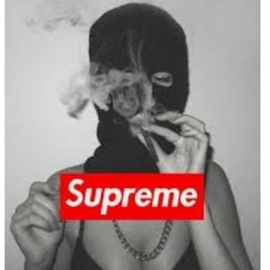 Meet your Posher, Claire